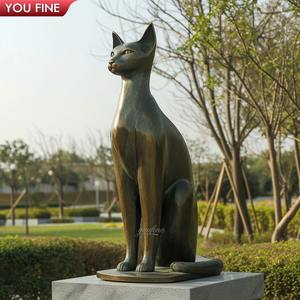 Escultura de Bronce Personalizada de Gato Acostado en el Césped - Product Image 3