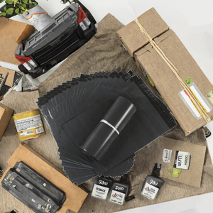 Enveloppes d'expédition en polyéthylène (LDPE) noires, grandes, résistantes aux déchirures, 120 microns d'épaisseur, avec logo personnalisé imprimé, pour vêtements. - Product Image 3