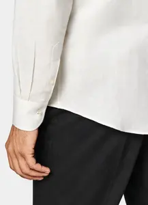 Camisa casual de linho tingido liso personalizada de alta qualidade OEM/ODM para homens com botões ajuste clássico