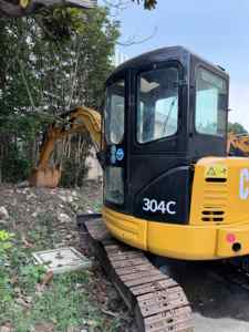 Miniexcavadora Usada CAT 304C CR, Excavadora Compacta Original Caterpillar de 4 Toneladas para Trabajos de Jardinería, Alcantarillado y Obras Municipales - Product Image 1