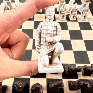 Set di Scacchi 3D Guerrieri di Terracotta in Resina, Grande Scacchiera con Modellazione di Vecchi Caratteri, Gioco per Regalo di Natale e Halloween - Product Image 4