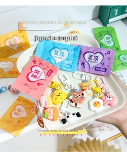 Chaveiro de Metal Estilo Anime Moderno em PVC em Saco Surpresa, Design Personalizado, Pequeno Presente para Namorada/Decoração de Mochila de Estudante - Product Image 6