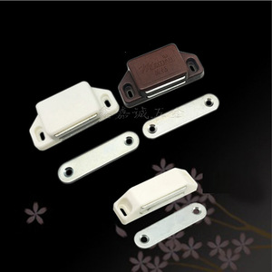 Serrure de porte magnétique pour armoire, grande, en plastique marron, design minimaliste - Product Image 2