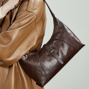 Sac à bandoulière vintage en cuir véritable de vachette tanné végétal de qualité supérieure, style dumpling, pour usage général - Product Image 2