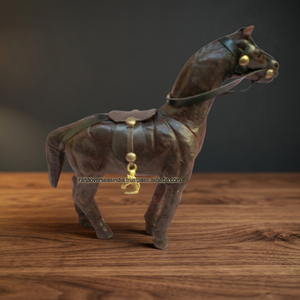 Caballos Decorativos de Cuero Ecológico Color Marrón Oscuro para Mesa, Ideales para Restaurantes, Hoteles, Oficinas, Hogares y Salas de Estar - Product Image 3