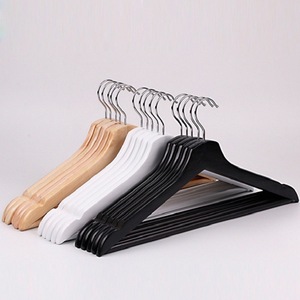 Cintres en bois écologiques antidérapants à double/simple niveau, personnalisables en gros, de haute qualité, pour manteaux et costumes, pour armoire et magasin de vêtements - Product Image 1