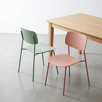 Chaise minimaliste haut de gamme empilable avec dossier, chaise moderne