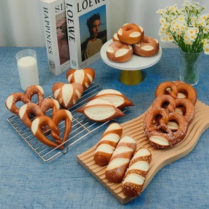Modelo de simulación de bagel y pan de soda hecho a mano, juguete de rebote lento, pan con lazo, diseño minimalista moderno, adornos decorativos para tienda - Product Image 1