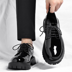 Chaussures Richelieu pour hommes en cuir verni, à bout rond, à lacets, semelle extérieure en caoutchouc, rehaussantes, pour mariage, style automne uni - Product Image 4