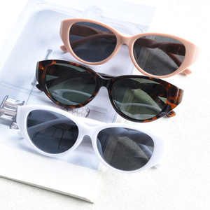 Lunettes de soleil européennes américaines TR90 à grand cadre pour hommes femmesRetro Cat Eye Trendy Lunettes de soleil polarisées UV400 à la mode - Product Image 4