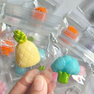 Nouveau style en gros Mini jouets Squishy Taba Mochi Kawaii en forme d'aliments, porte-clés, cadeaux de fête, cadeaux d'anniversaire unisexe, jouets anti-stress - Product Image 1