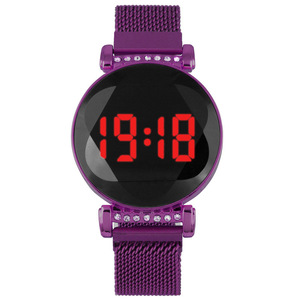 Reloj electrónico LED para mujer, vibrato rojo de red con piedra absorbente de hierro táctil, banda de cuero informal, ventana de esfera de cristal - Product Image 4