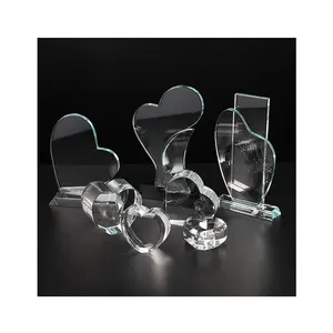 Groothandel 3d Laser Kristal Graveren Hartvormige Kristallen Geschenken Kristallen Glazen Blok Ornamenten Voor Decoratie Huwelijksgeschenken