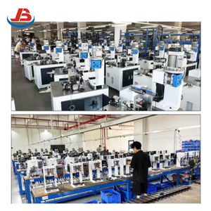 Mini <span class=keywords><strong>machine</strong></span> de moulage par injection semi-automatique de bureau, pièces en plastique PP, volume de coulée de 150 cm, épaisseur de moule de 300 mm - Product Image 5