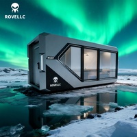 Maison-conteneur en acier moderne, capsule spatiale, design respirant pour l'entrée, hôtel, villa, appartement