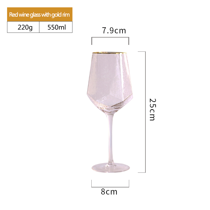 bicchiere di vino rosso trasparente