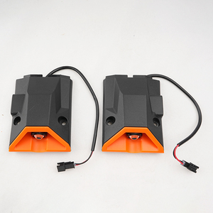 Protection d'angle avant gauche/droite pour trottinette étudiante Kukirin G2ProDB avec feux LED œil de chat et clignotants, en matériau PPT noir - Product Image 5