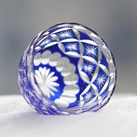 Verre à shot en cristal coloré de luxe moderne classique, motif chrysanthème sculpté à la main, capacité 60 ml pour whisky et tequila