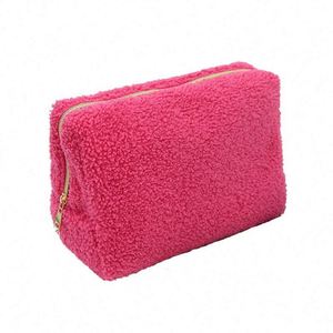 Nouvelle Trousse de Maquillage Carrée en Peluche 2024, Sac Cosmétique Portable Doux et Moelleux pour Voyage, Trousse de Toilette pour Femmes - Product Image 4