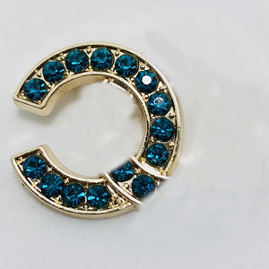 حروف فاخرة معدنية مصغرة بتصميم علامة تجارية، باللون الأحمر الوردي، لتزيين الحقائب وحافظات الهواتف، وحليات للحرف اليدوية - Product Image 4