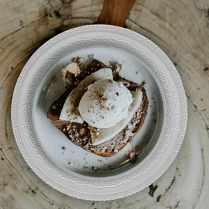 Assiettes de présentation blanches personnalisées, élégantes, à dentelle en relief, rondes, réutilisables, pour assiettes de dîner, en gros - Product Image 2