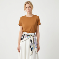 Écharpe en soie triangulaire pour femme, imprimée numériquement, personnalisable avec votre propre design, fabriquée en usine, pour un cadeau de luxe