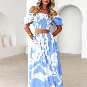 Set di abiti personalizzati da donna in Rayon 100% con stampa floreale in stile hawaiano 2 pezzi per le vacanze con camicetta a spalla e gonna a trapezio da donna - Product Image 4