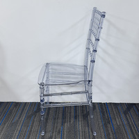 Chaise Chiavari empilable en plastique transparent pour événements de mariage, banquets et repas en hôtel (vente en gros)