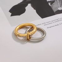 Nouvelle mode Bague double doigt en acier inoxydable plaqué or 18 carats étanche avec incrustation de zircons pour femmes bijoux