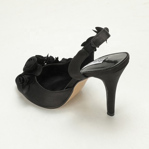 <span class=keywords><strong>Sandali</strong></span> Retrò da Sera in <span class=keywords><strong>Raso</strong></span> Nero con Rosa 3D, Punta Aperta, Plateau e Tacco a Spillo, Scarpe Eleganti e Glamour per Feste Romantiche - Product Image 6