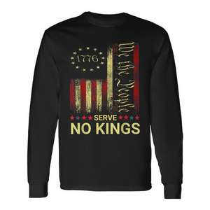 No Kings In America Since 1776 T-shirt vintage a maniche lunghe con bandiera degli Stati Uniti invecchiata - Product Image 1