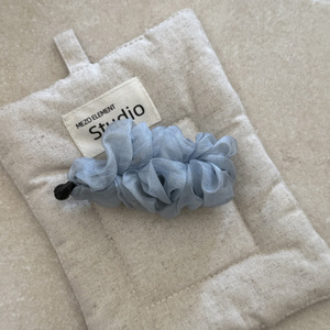 Pince à cheveux élégante en mousseline de soie plissée antidérapante pour queue de cheval pour femme - Product Image 5