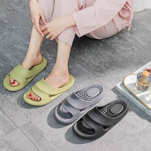 Depo gümrükleme satış 2023 yeni erkek ve kadın masaj terlikleri açık ev <span class=keywords><strong>Anti</strong></span> kayma yumuşak taban drenaj çift terlik - Product Image 1