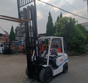 Original Japanese Komatsu TCM FD30T4 FD30T5 FD30T6 Trucks Engine 3 Ton Diesel <b>Used</b> Forklift for Sale IN SHANGHAI - Product Image 1