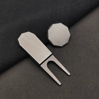 Outil de réparation de divot de terrain de golf à gravure magnétique en métal de vente chaude avec marqueur de balle