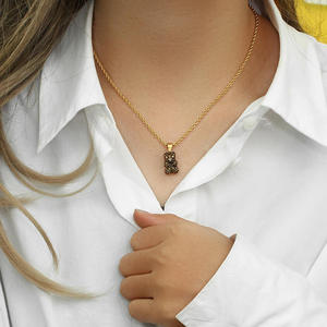 Vente en gros de chaînes torsadées en or 18 carats personnalisées de haute qualité avec pendentif ours en cristal de luxe en acier inoxydable - Product Image 6