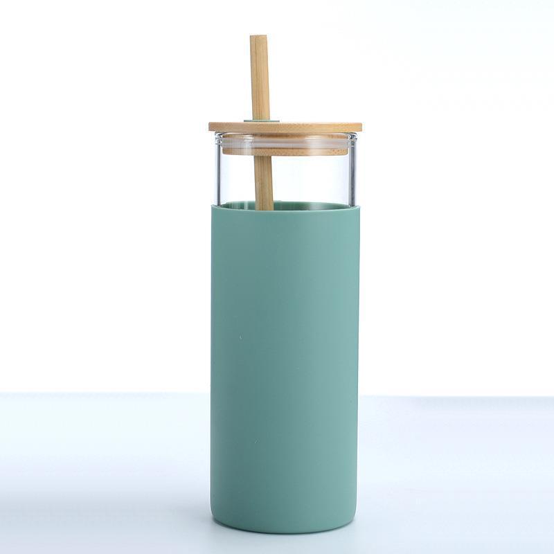 Vert avec paille en métal, pas paille en bambou.