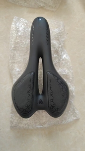 Meilleures ventes <span class=keywords><strong>de</strong></span> <span class=keywords><strong>selle</strong></span> <span class=keywords><strong>de</strong></span> vélo <span class=keywords><strong>de</strong></span> montagne pour hommes en cuir PU avec coque en cuir gel ventilé souple pour un vélo <span class=keywords><strong>de</strong></span> route confortable - Product Image 3
