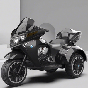 Moto électrique rouge et noire pour enfants, tricycle à batterie, jouet en plastique avec lumières pour jouer en extérieur - Product Image 1