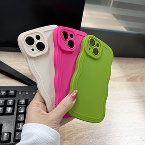 Per <span class=keywords><strong>iPhone</strong></span> 11 <span class=keywords><strong>Pro</strong></span> <span class=keywords><strong>Max</strong></span> 12 <span class=keywords><strong>13</strong></span> 14 <span class=keywords><strong>rosa</strong></span> curvo custodia per telefono a forma di cornice a onda riccia per <span class=keywords><strong>iPhone</strong></span> 15 <span class=keywords><strong>Pro</strong></span> 16 17 Frame custodie per obiettivo della fotocamera - Product Image 5