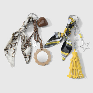 JS Nuevo Llavero <span class=keywords><strong>de</strong></span> Moda con <span class=keywords><strong>Mini</strong></span> Bufanda <span class=keywords><strong>de</strong></span> Seda <span class=keywords><strong>de</strong></span> Diseño, Colgante <span class=keywords><strong>de</strong></span> Cuero PU con Forma <span class=keywords><strong>de</strong></span> Corazón, Caballo, Espejo, Dachshund, Accesorios para Bolsos - Product Image 5
