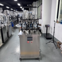 Machine de remplissage et de bouchage semi-automatique pneumatique à 4 têtes Zhongjie pour cosmétiques et parfums, contrôle PLC, haute sécurité