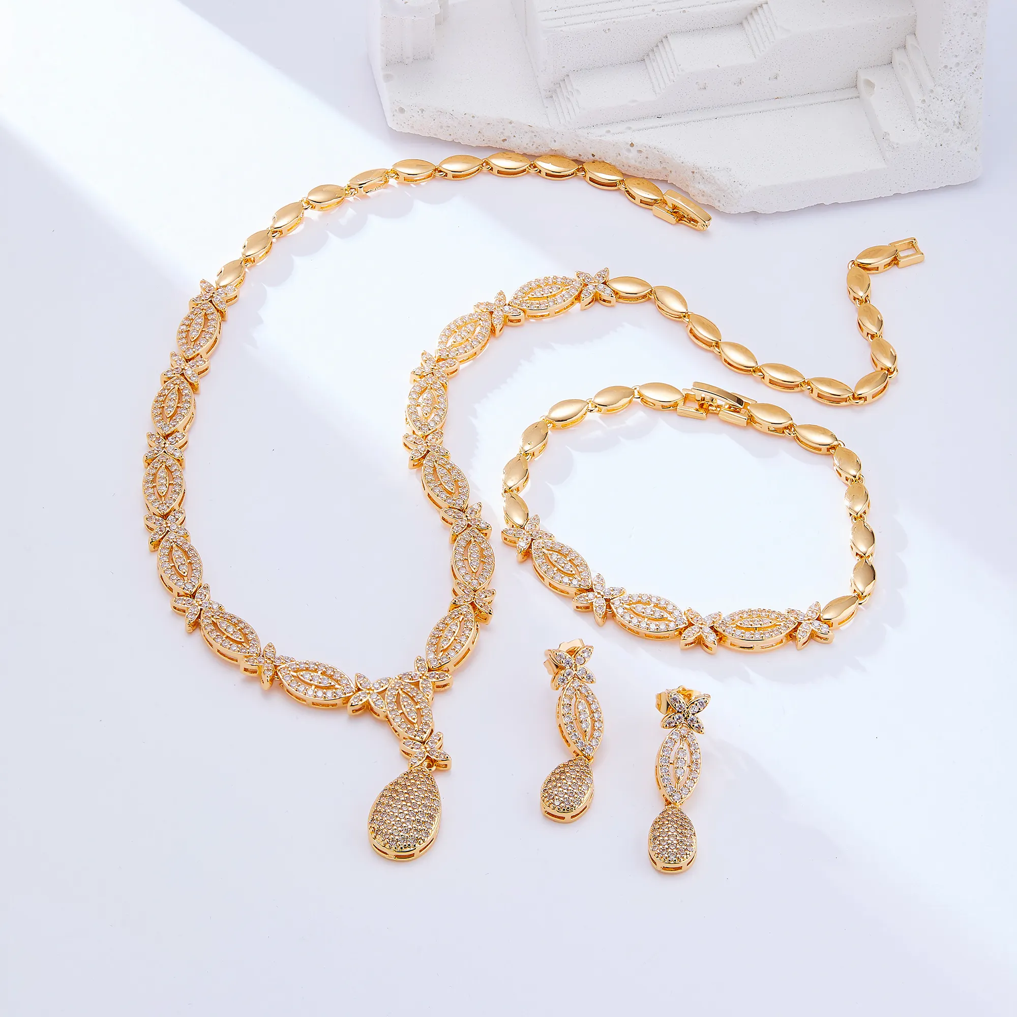 New Design Gold Plating Jewelry Sets Copper Necklace Earrings Set Fashion Jewellery Wholesale Women Party Dating Gift