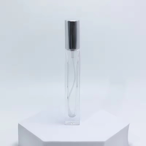 Botella de Vidrio Cuadrada de 5 ml, 10 ml, 15 ml, Botella Vacía para Perfumes y Aceites Esenciales, Botella con Atomizador y Tapa Dorada o Plateada Brillante - Product Image 5