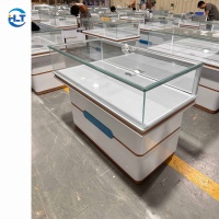 Étagères de présentation de bijoux en bois durables, écologiques et imperméables sur mesure pour l'aménagement intérieur des magasins de détail