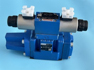 R901062025 4WRZ10W6-85-7X/6EG24N9TK4/D3M Distributeur directionnel proportionnel piloté par commande, 4WRZ 7X avec transducteur de position - Product Image 1