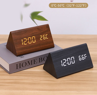 Réveil de bureau LED en bois avec logo personnalisé, affichage de la température et de la date, commande acoustique, rétroéclairage silencieux, forme triangulaire, design moderne pour la maison