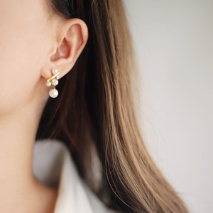 Pendientes de circonita blanca para mujer, estilo sencillo, imitación de perla, acero inoxidable, chapados en oro, con un solo diamante y perla. - Product Image 3