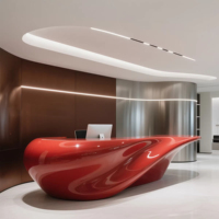 Bureau d'accueil moderne imprimé en 3D, rouge, extensible, structure complexe courbée, monobloc, pour bureaux, hôtels, centres commerciaux, en PETG
