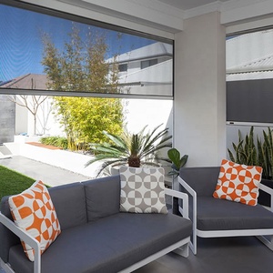 Stores à glissière motorisés pour fenêtres extérieures Rideaux de patio imperméables Ombre en métal Caractéristiques coupe-vent et pare-soleil - Product Image 2